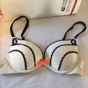 Adorable Bra by Victoria’s Secret 32b